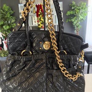 Marc Jacob’s Elegant Black Quilted Handbag with Gold Chain